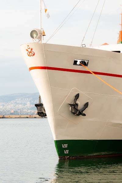 Real-time Emission Prediction and Adaptive Cleaning for Scrap Ships: A H2O Optimized Approach for SEO

(Traducción al inglés del título original: "Predicción en tiempo real de emisiones y limpieza ada