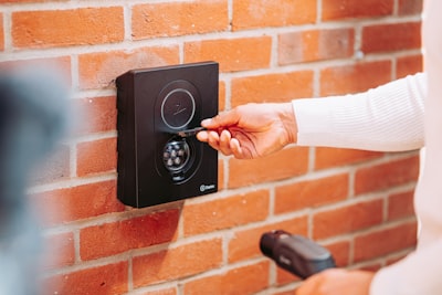 Arquitectura edge con MQTT y RFID para eventos masivos