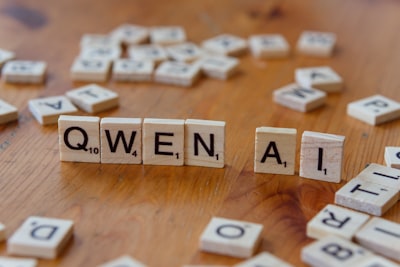 Implementación para ejecutar modelos Qwen3.5 con pensamiento de estilo Claude usando GGUF y cuantificación de 4 bits