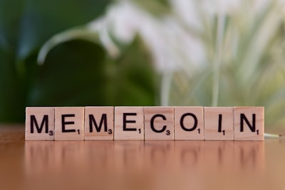 MEMCoder: memoria evolutiva para generar código en bibliotecas privadas