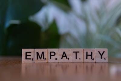 Empatía vs. objetividad: El dilema emocional