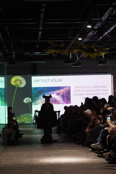AI-Driven Immersive Brand Experiences in Multisensory Accounting