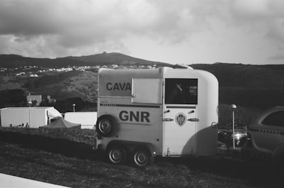 GraViti: Autoencoders variacionales de grafos con invariancia de permutación relajada