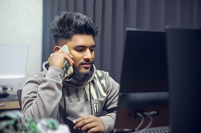 Preparación del equipo para servicios telefónicos de IA.