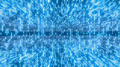 Optimización de políticas offline con transiciones sintéticas.