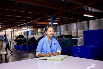 ¿Beneficios de contratar trabajadores de IA para prácticas comerciales sostenibles?