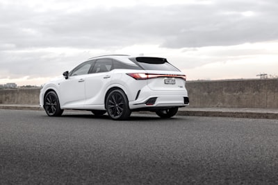 El híbrido premium que supera al Lexus ES