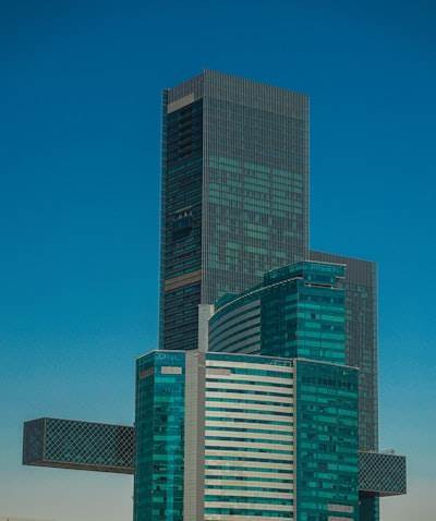 Cómo llevar a Ayema de 0 a 100K usuarios en Nigeria: arquitectura y decisiones técnicas clave.
