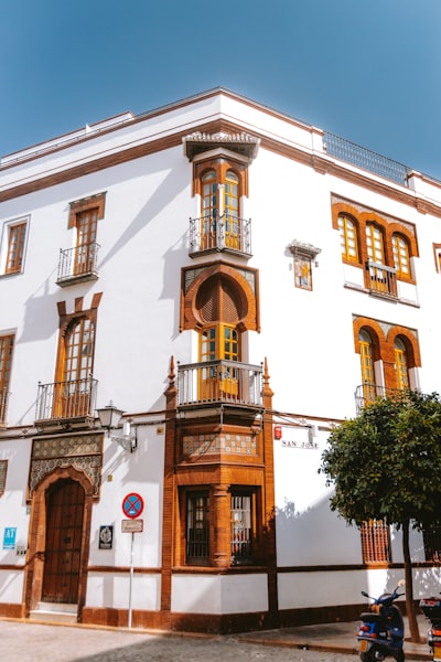 Automatización de servicios de reservas hoteleras en Sevilla