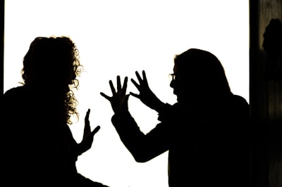Los LLMs generan argumentos repetitivos y menos diversos
