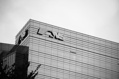 Por qué es importante usar herramientas paralelas para LLM