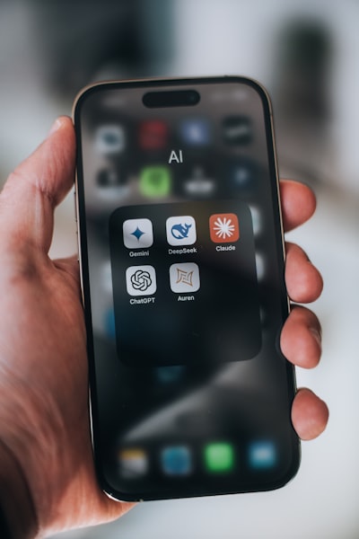 Cómo elegir un sistema telefónico de inteligencia artificial para tu negocio