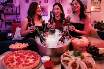 El ambiente divertido y relajado del catering de fiestas de pizza
