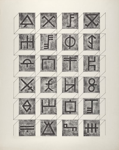 Comparación entre representaciones visuales y textuales de sistemas de escritura logográfica antiguos