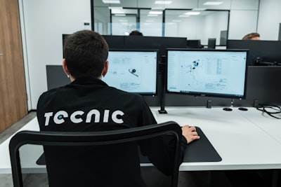 Estudio de caso: Cómo Acme Co. obtuvo un ROI del 200% con una empresa de software en Madrid