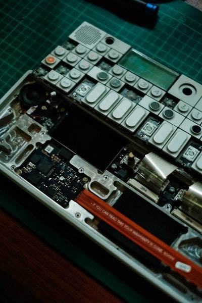 Lo Que Es El Hardware Hacking: Técnicas, Herramientas Y Retos De La Seguridad Física