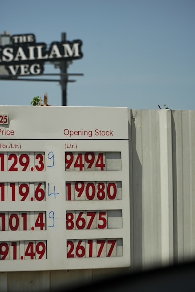 Los precios de la gasolina caen a $2.81 en 5 años