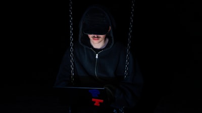 Maestros del engaño: cómo hackers y falsificadores perfeccionan su arte