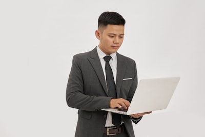 ¿Incluirá la contratación de trabajadores AI para paneles de control o informes?