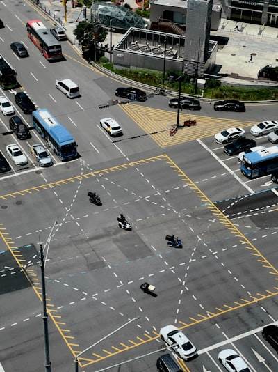 Aprendizaje activo en la privacidad del enrutamiento autónomo para la movilidad aérea urbana.