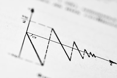 Riesgo de medición en PLN financiero: sensibilidad de rúbrica y métrica en JF-ICR