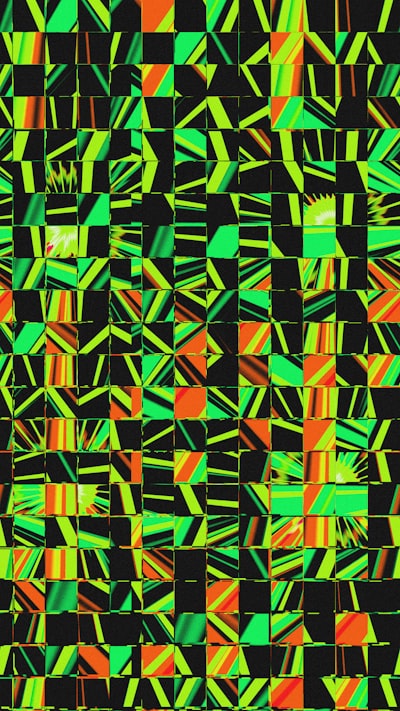 Optimización de incrustaciones sintéticas de árboles y Gaussianas.