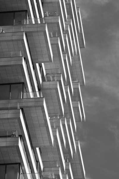 ¿Es seguro automatizar las actualizaciones de inventario para datos sensibles?