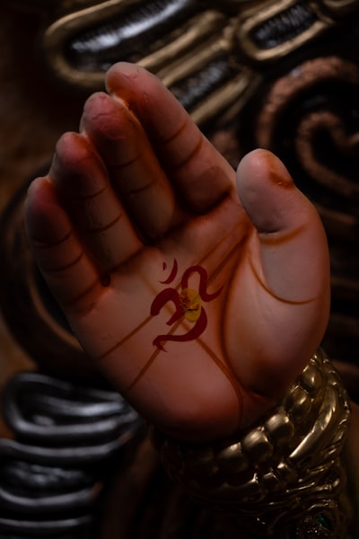 Una mano para Daenerys: Por qué Tyrion no está en tu Consejo de Codificación de Vibraciones