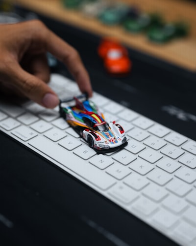 Nuevas formas de hackear vehículos: Swipe, Plug-in, Pwned