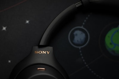 Estos auriculares de Sony con cancelación de ruido tienen un 50% de descuento.