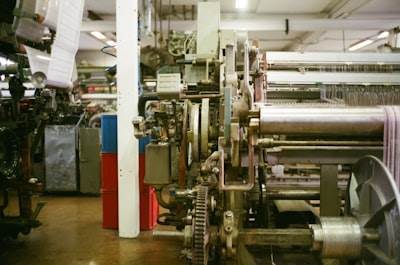 Automatización de procesos en España: IA vs. operaciones manuales