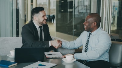 ¿Por qué contratar un equipo impulsado por IA beneficia a mi negocio?