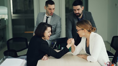Cómo Manejar Conflictos entre Empleados