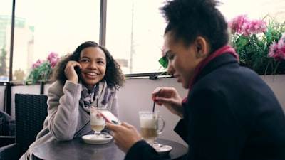 Monetiza tus conversaciones de IA con Google Ads