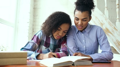 Recursos de alfabetización en IA para adolescentes y padres