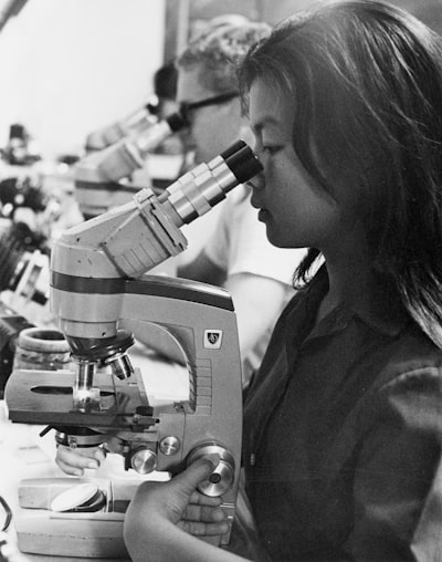 IA para la investigación científica: Maximizando el potencial de modelos de lenguaje pequeños