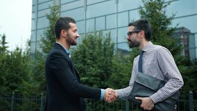 Socio oficial de servicios de software empresarial a medida en Europa