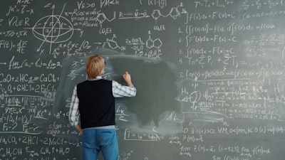 Desarrollo de instrucciones lógicas avanzadas