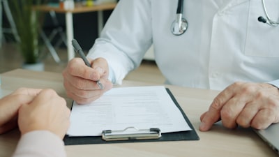 Cómo separar la historia del diálogo del diagnóstico final