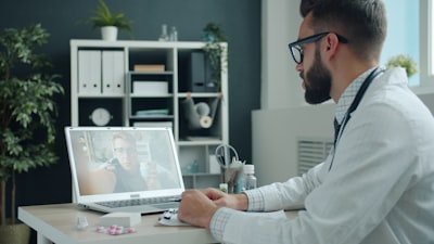 ¿Cómo aumentar la productividad con anuncios de vídeo automatizados?