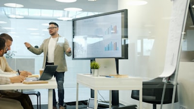 Capacitación adaptada a cada rol en automatización