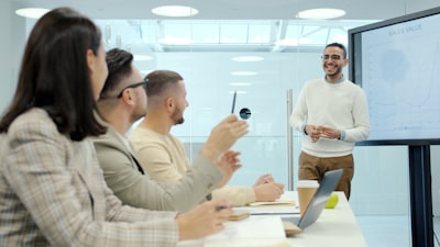 Automatización de la formación de empleados para mejorar la satisfacción del cliente