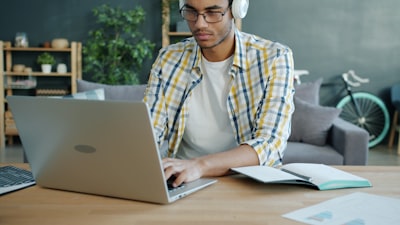 Acceso ubicuo y seguro para software educativo