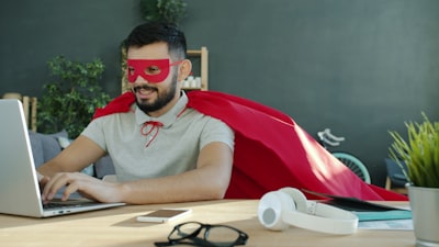 Cada héroe del eCommerce necesita un Sidekick