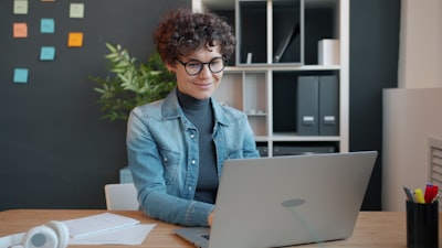 ¿Automatización de registros de auditoría de acceso para trabajo remoto sostenible?