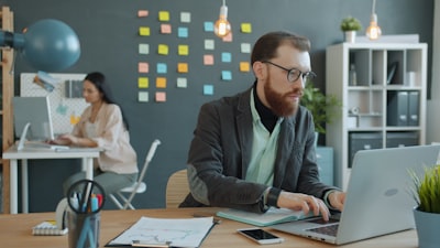 Guía completa: portal de empleados con IA en 2026