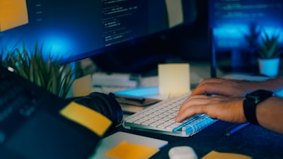 ¿Es seguro el desarrollo de software a medida para empresas que manejan datos sensibles?