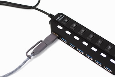 Tu NAS y sus puertos USB: 4 usos prácticos que pocos aprovechan