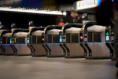 Resultados financieros rápidos con asignación automática de tickets por categoría.