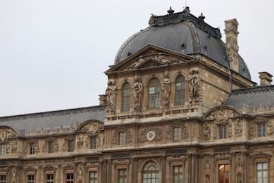Louvre retrasó actualizaciones de seguridad de Windows antes del robo